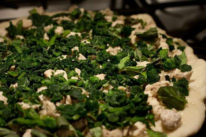 четвертый этап приготовления пиццы с курицей