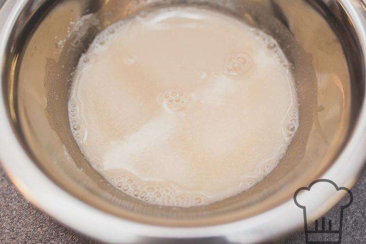 дрожжи и вода