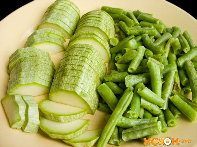 фасоль с кабачками