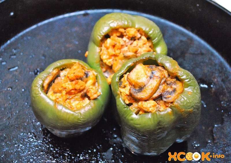 перцы с грибами и курицей готовы!