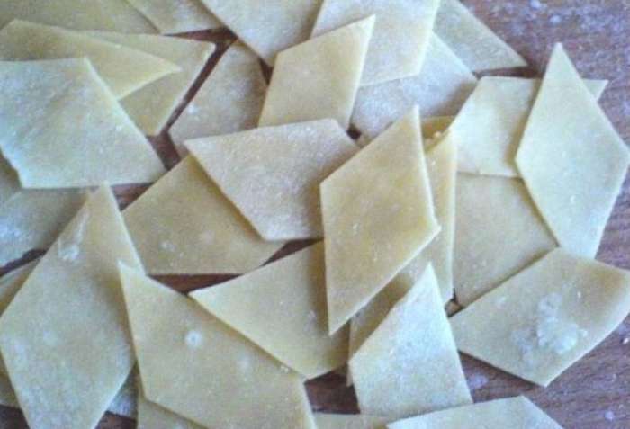 домашние листы для бешбармака получаются вкуснее и полезнее готовых магазинных листы для бешбармака