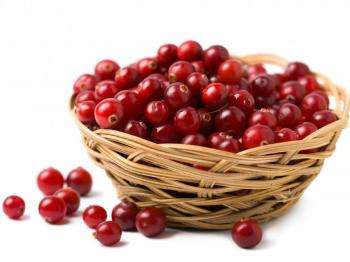 клюква в корзинке