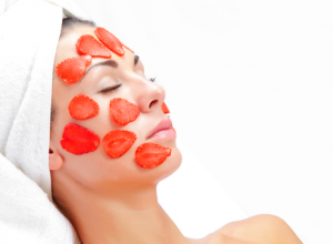 маска для лица на основе свежих ягод маска из клубники