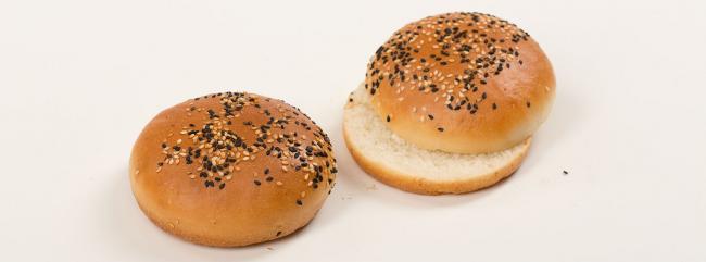 булочки с черным и белым кунжутом