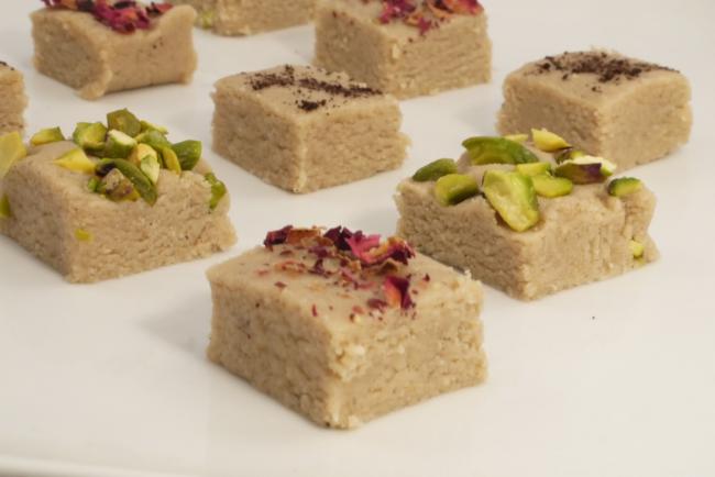 кусочки халвы с разными добавками