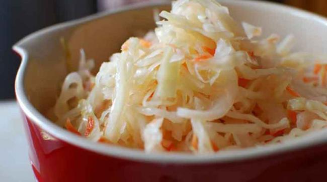 маринованная капуста в пиале