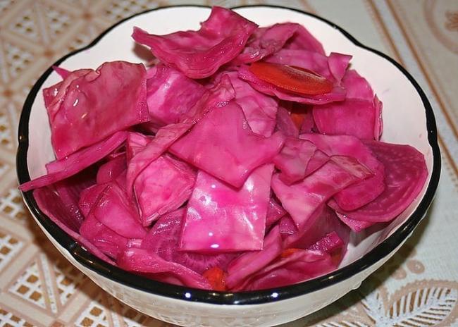 кусочки маринованной капусты