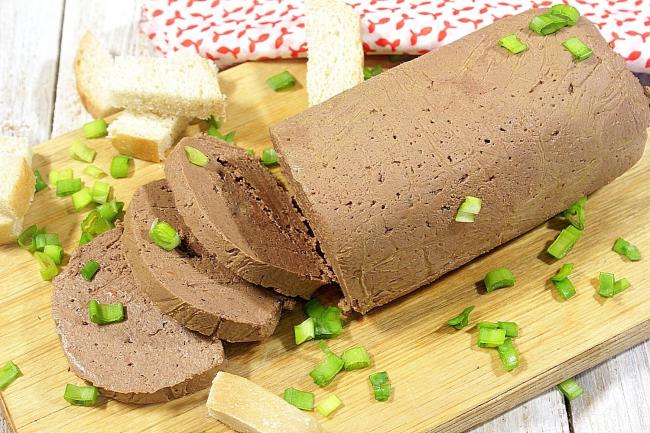 нарезанный кусочками паштет