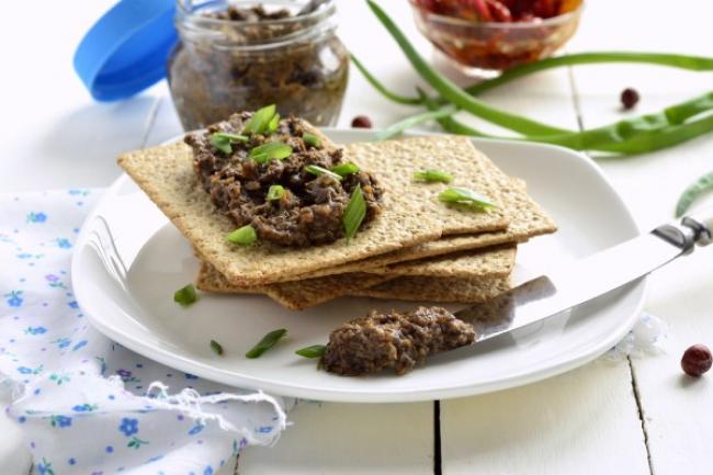овощной паштет и хлебцы