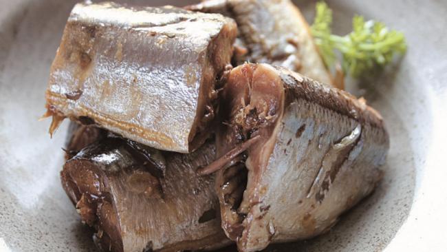 кусочки консервированной сайры