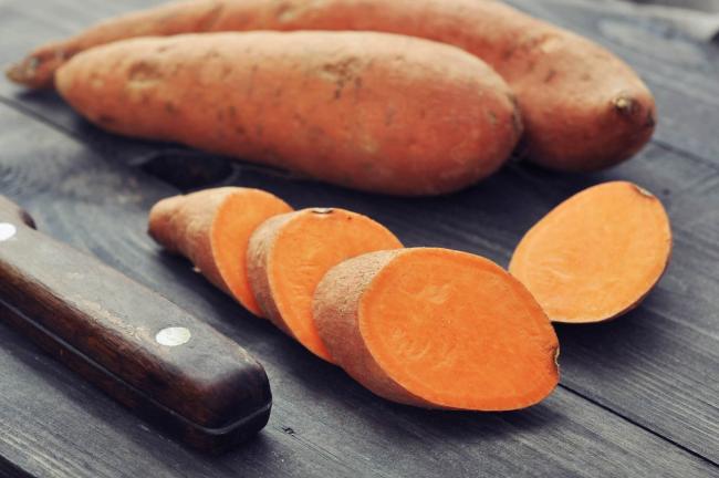 нарезанный кусочками батат