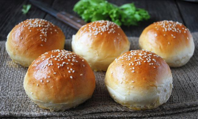 круглые булочки с кунжутом
