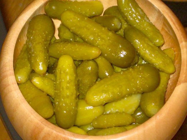 корнишоны в тазике