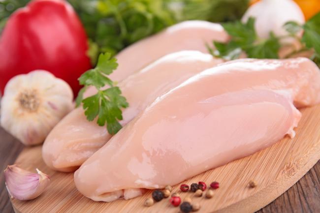 несколько крупных кусков куриного филе