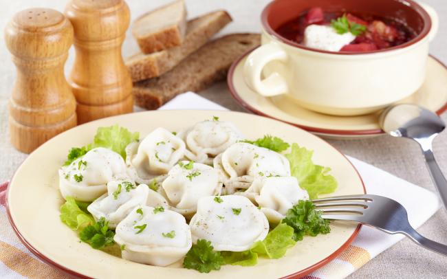 пельмени с мясом и зелень