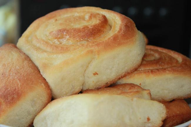 сдобные булочки с сахаром
