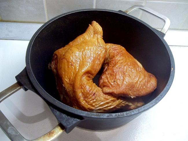 кастрюля с окорочками
