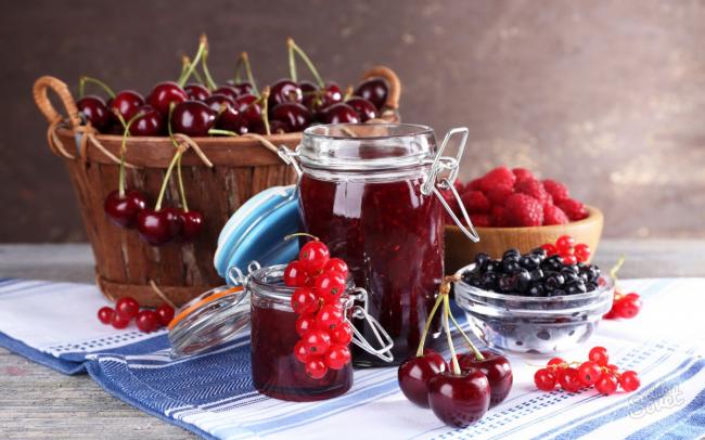 вишневое и смородиновое варенье