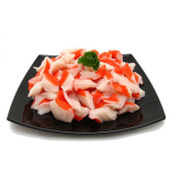 крабовое мясо на тарелке
