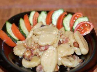 Куриные галушки в горшочках