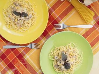 макароны с грибами и беконом