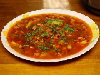 рассольник с колбасой и копченостями