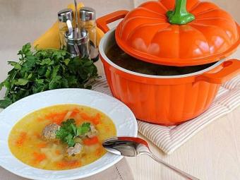 суп с мясными фрикадельками