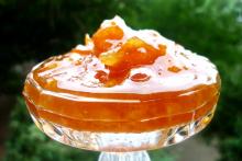 вазочка с апельсиновым джемом