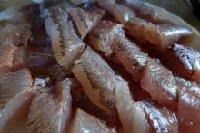 кусочки филе рыбы хариус
